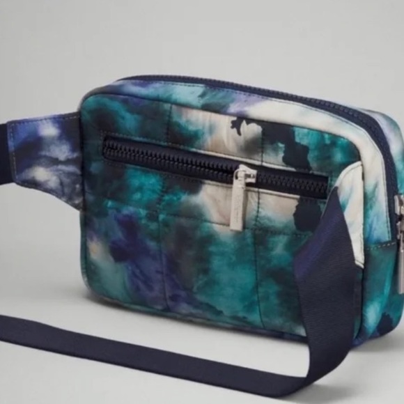 Lululemon Quilted Grid Belt Bag, NWT, Color: Meteor Wash Print Multi, VERY RARE - Picture 4 of 7